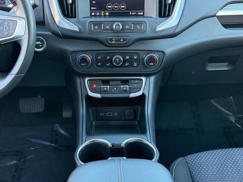 Used 2023 GMC Terrain SLE w/ Driver Convenience Package image 17