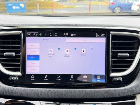 Used 2023 Chrysler Pacifica Touring-L FWD image 72