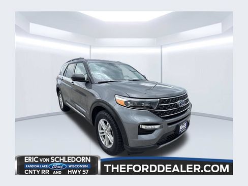 Used 2024 Ford Explorer XLT w/ Equipment Group 202A AWD/4WD image 1
