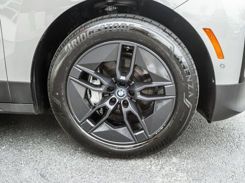 Used 2024 BMW iX xDrive50 w/ Premium Package AWD/4WD image 4