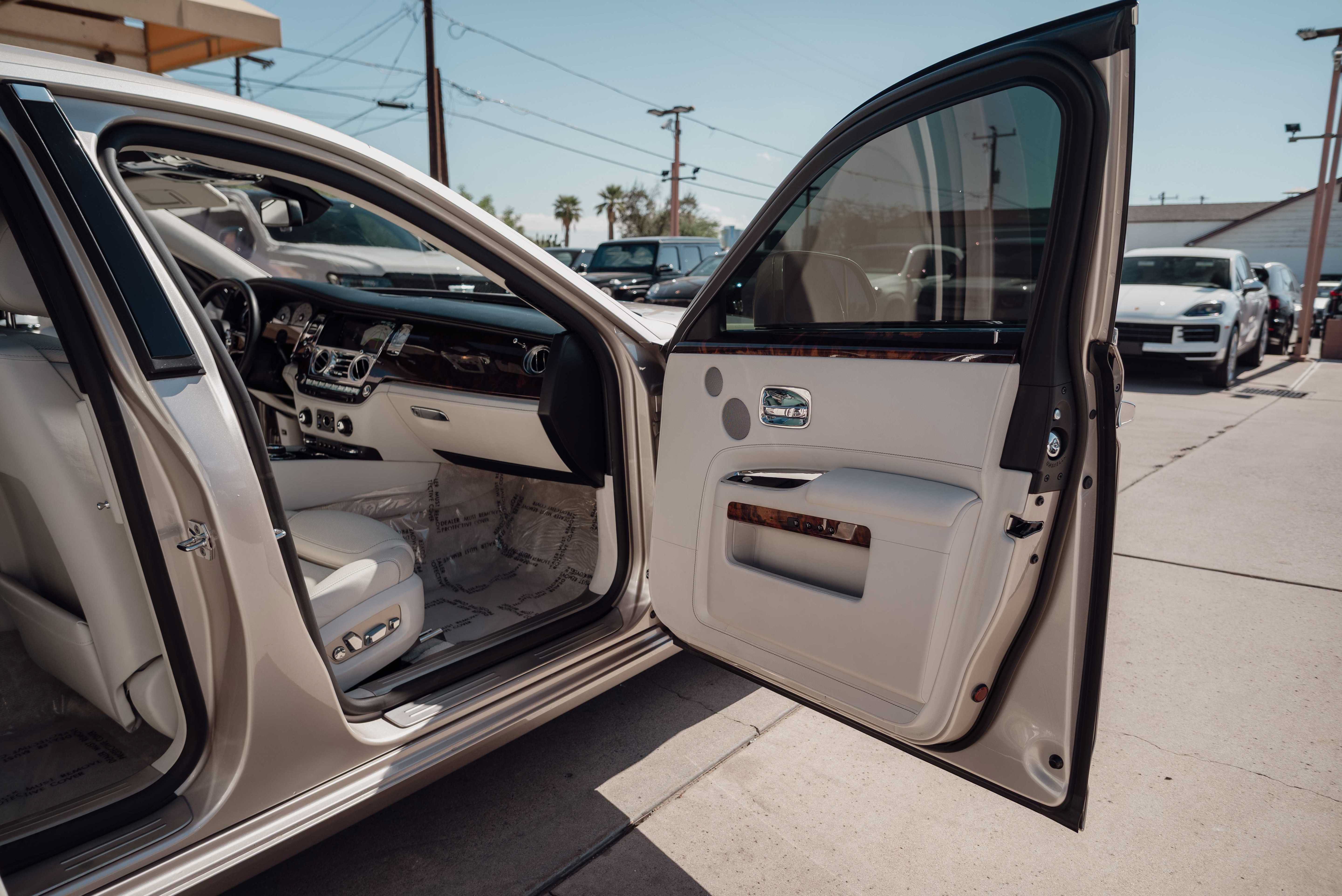 Used 2020 Rolls-Royce Ghost RWD image 16