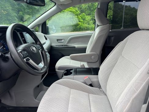 Used 2020 Toyota Sienna LE AWD/4WD image 17