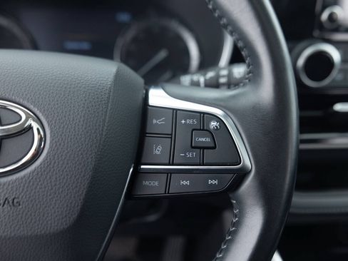 Used 2021 Toyota Highlander XLE AWD/4WD image 40