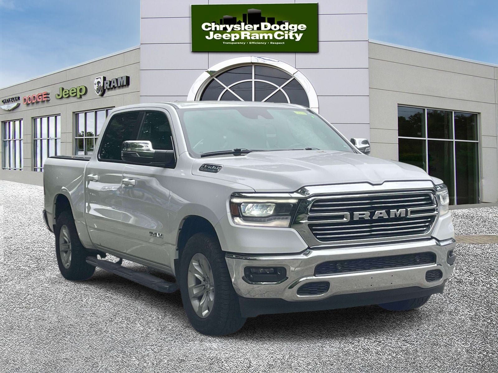 Used 2023 RAM 1500 Laramie AWD/4WD image 2