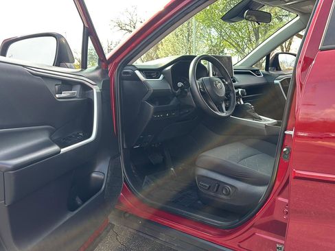Used 2023 Toyota RAV4 XLE w/ Convenience Package image 2