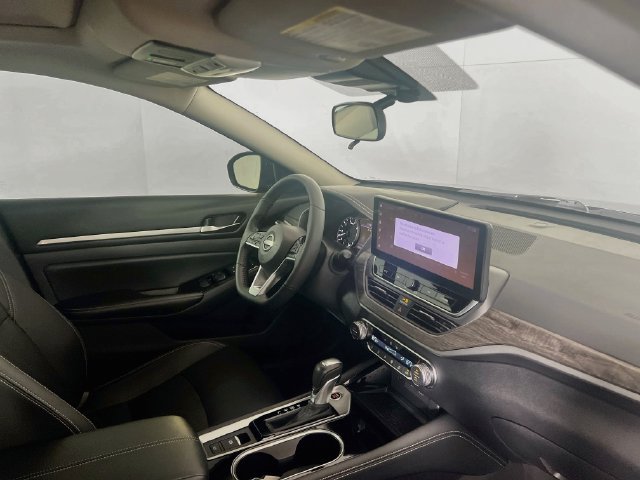 Used 2024 Nissan Altima 2.5 SL FWD image 9