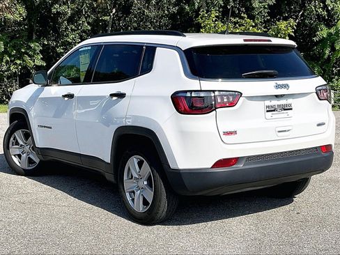 Used 2022 Jeep Compass Latitude w/ Sun and Sound Group FWD image 11