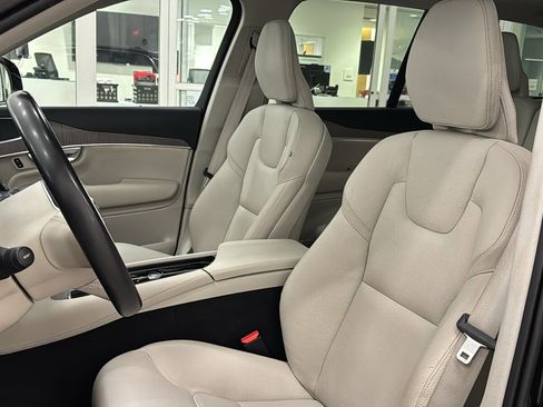 Certified 2023 Volvo XC90 B5 Plus w/ Protection Package Premier image 24