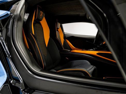 Used 2024 Lamborghini Revuelto image 35