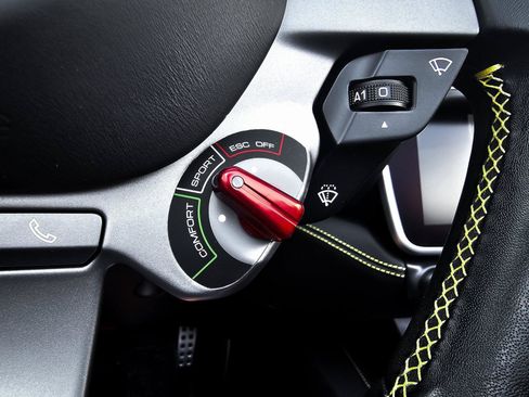 Used 2019 Ferrari Portofino RWD image 16