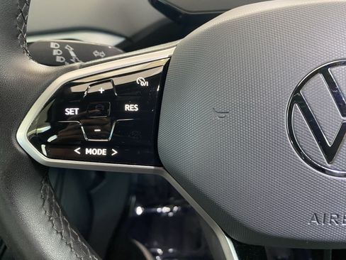Certified 2023 Volkswagen ID.4 Pro AWD/4WD image 9