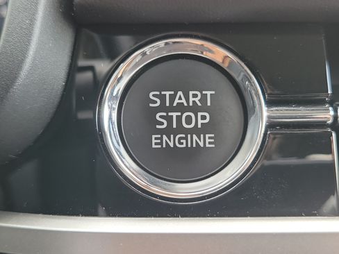 Used 2025 Mitsubishi Outlander SE FWD image 24