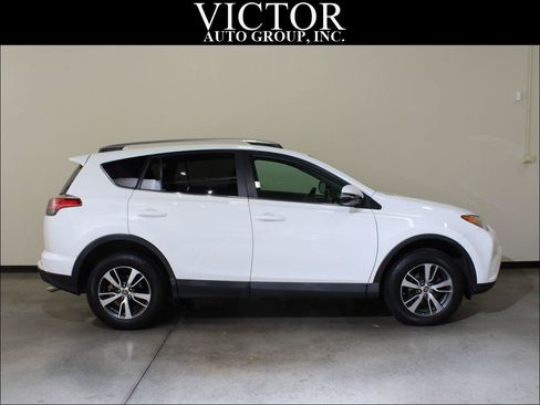 Used 2018 Toyota RAV4 XLE AWD/4WD image 8