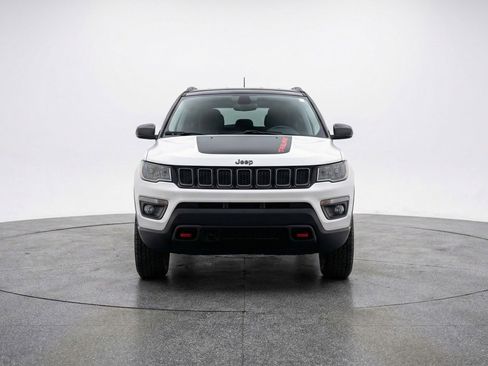 Used 2025 Jeep Compass Trailhawk image 2