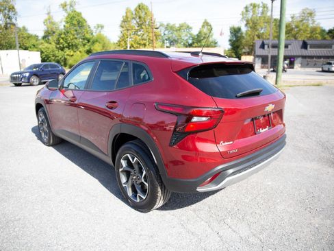 Certified 2024 Chevrolet Trax LT image 5