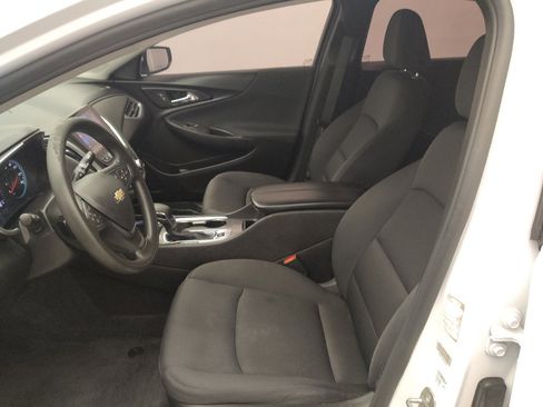 Used 2022 Chevrolet Malibu LT FWD image 17