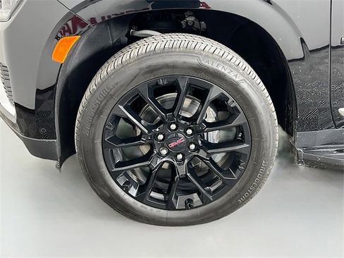 Used 2024 GMC Yukon XL Denali w/ Advanced Technology Package image 10