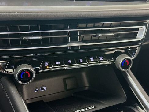 New 2026 Chevrolet Traverse LT image 16