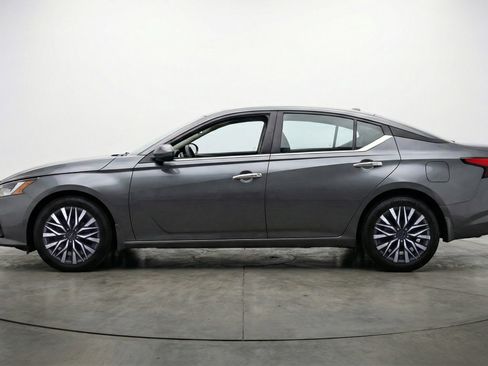 Used 2025 Nissan Altima 2.5 SV image 5