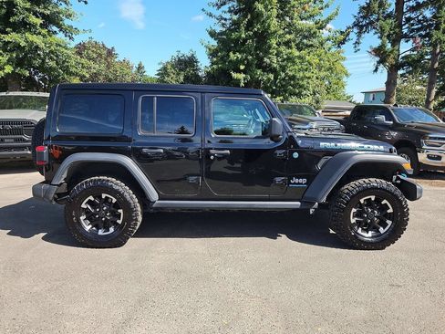 Used 2024 Jeep Wrangler Unlimited Rubicon 4xe w/ Technology Group AWD/4WD image 8