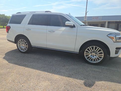 Used 2024 Ford Expedition Limited RWD image 9
