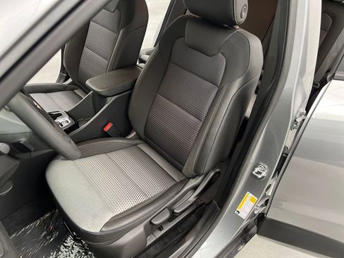 Used 2025 Chevrolet Trax LT image 9