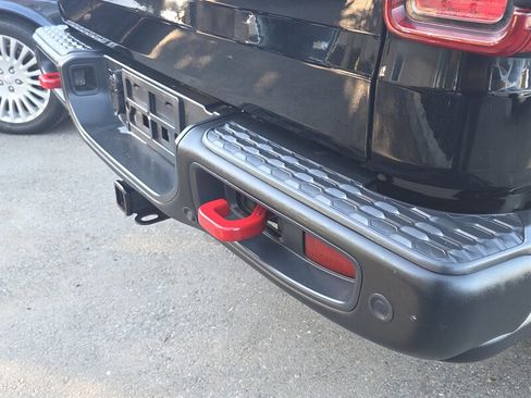 Used 2020 Jeep Gladiator Rubicon w/ Uconnect 4C Nav & Sound Group image 8