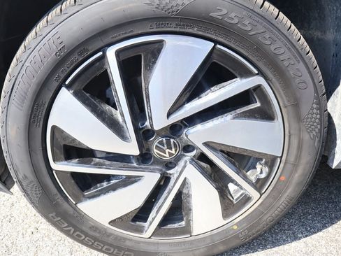Used 2025 Volkswagen Atlas SE AWD/4WD image 8