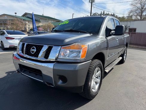 Used 2014 Nissan Titan SV image 4