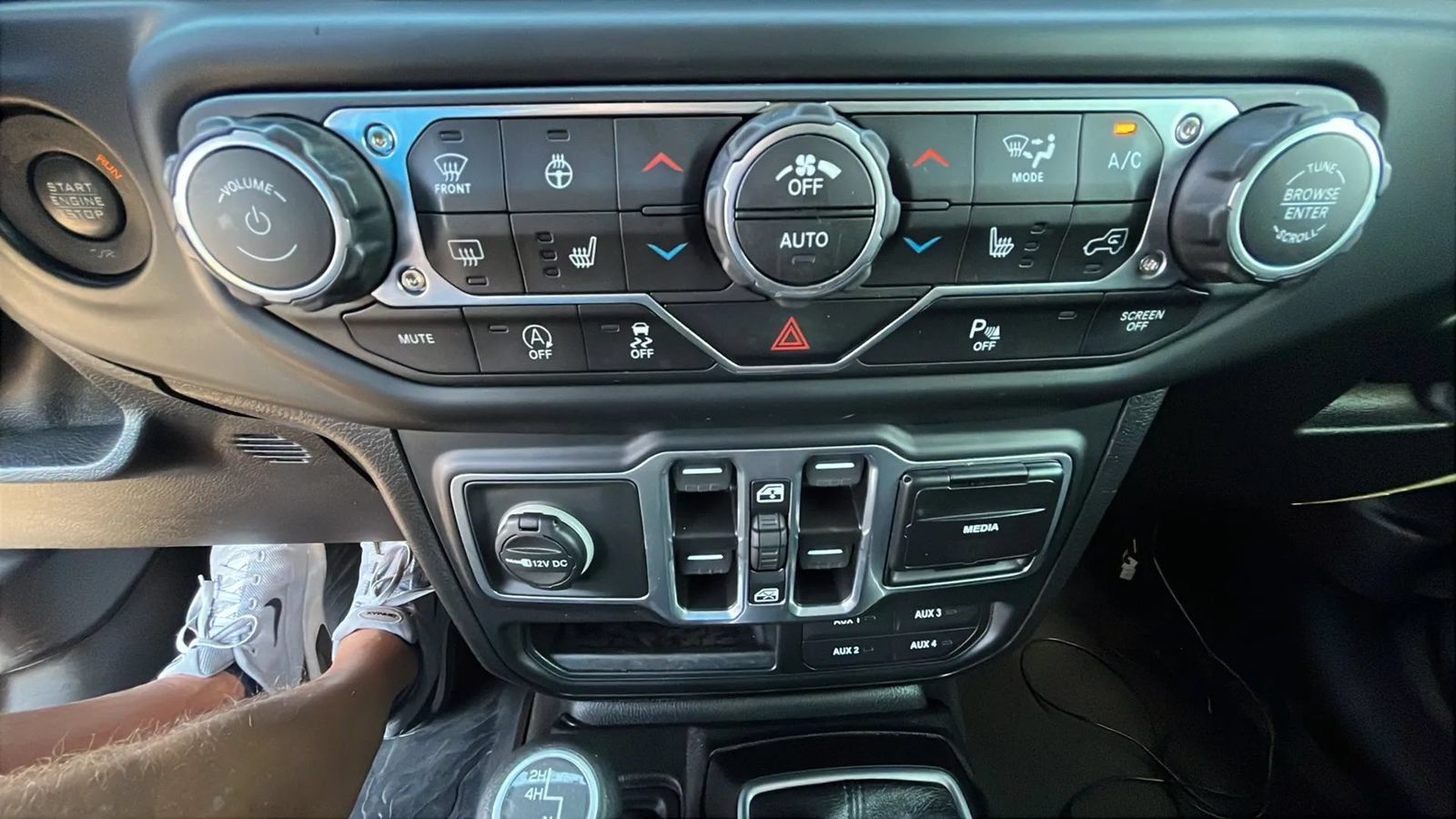 Used 2018 Jeep Wrangler Unlimited Sport S AWD/4WD image 14