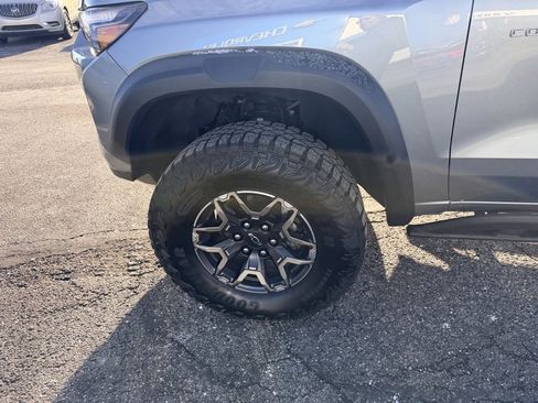 Used 2025 Chevrolet Colorado ZR2 w/ Technology Package image 12