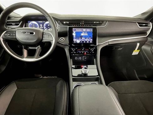 New 2025 Jeep Grand Cherokee Altitude image 6