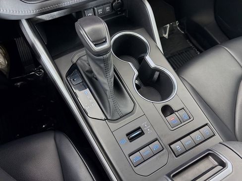 Used 2021 Toyota Highlander XLE image 19