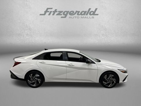 Used 2025 Hyundai Elantra Sport FWD image 7