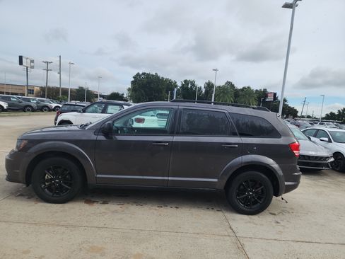 Used 2020 Dodge Journey SE w/ Blacktop Package FWD image 4