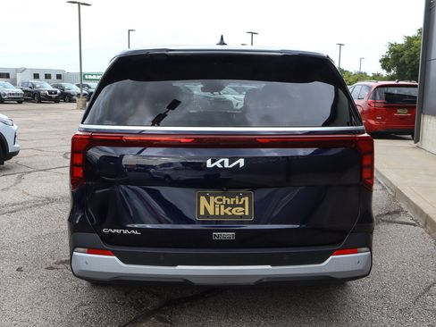 Used 2026 Kia Carnival FWD image 5