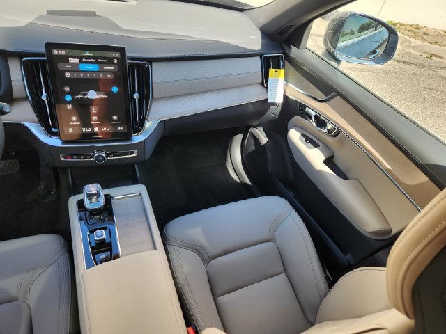 New 2026 Volvo XC90 T8 Plus w/ Protection Package AWD/4WD image 12