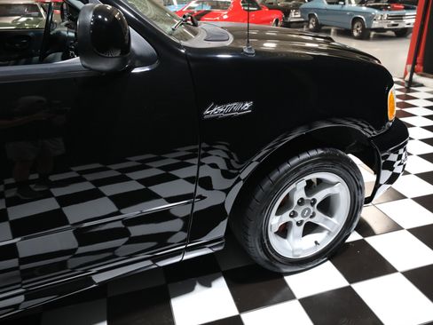 Used 2000 Ford F150 Lightning RWD image 15