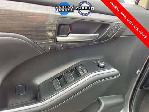 Used 2024 Toyota Highlander Platinum image 25