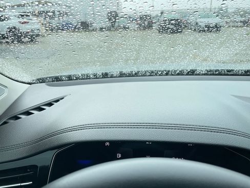 Used 2025 Volkswagen Jetta SE image 35