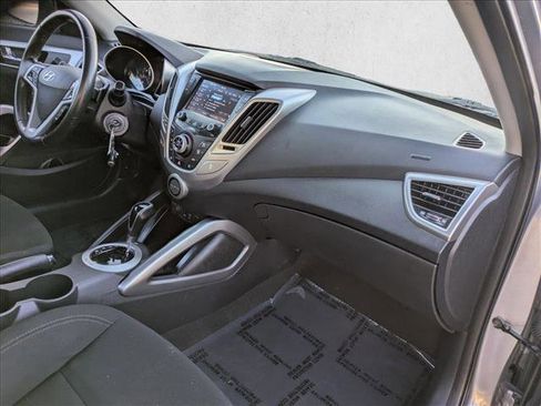 Used 2017 Hyundai Veloster image 20
