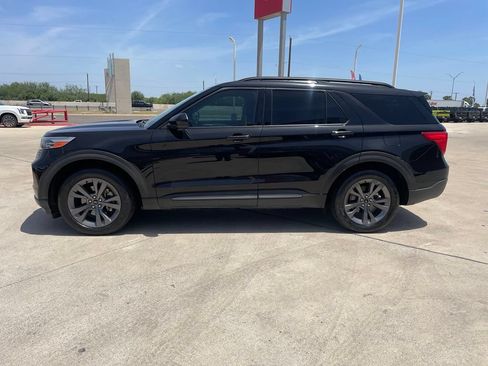 Used 2023 Ford Explorer XLT w/ Equipment Group 202A RWD image 3