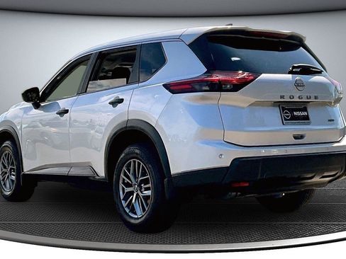 Used 2025 Nissan Rogue S AWD/4WD image 5