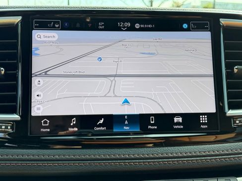 Used 2025 Chrysler Pacifica Pinnacle w/ Trailer Tow Group image 24