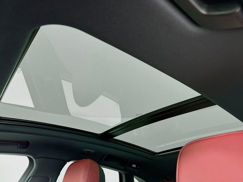 New 2026 Porsche Macan image 23