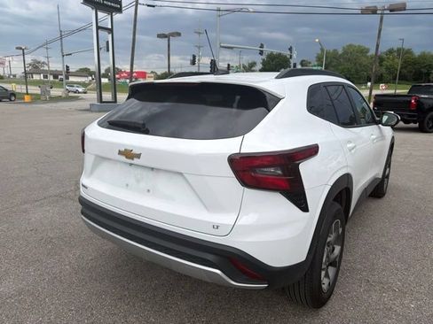 Used 2025 Chevrolet Trax LT FWD image 21