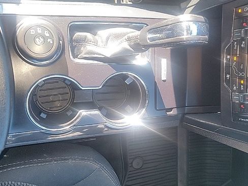 Used 2017 Ford Explorer XLT image 11