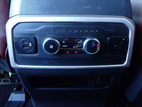 Used 2023 Ford Expedition Max Limited image 11