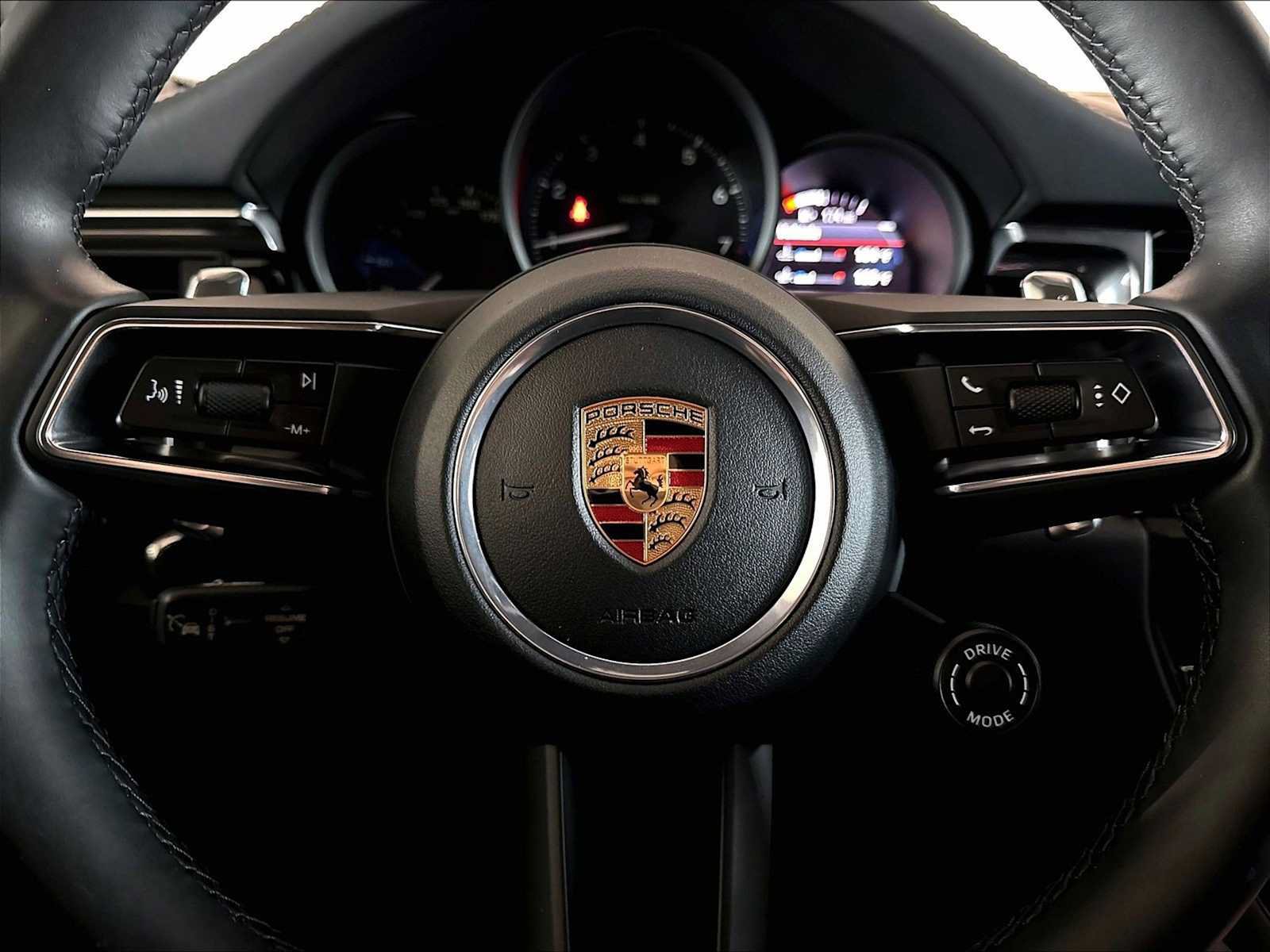 Used 2026 Porsche Macan AWD/4WD image 18