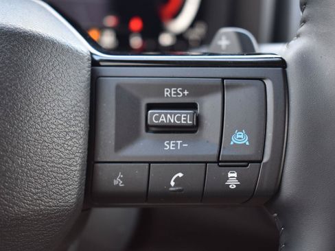 Used 2025 Nissan Rogue Platinum w/ Platinum Premium Package FWD image 36